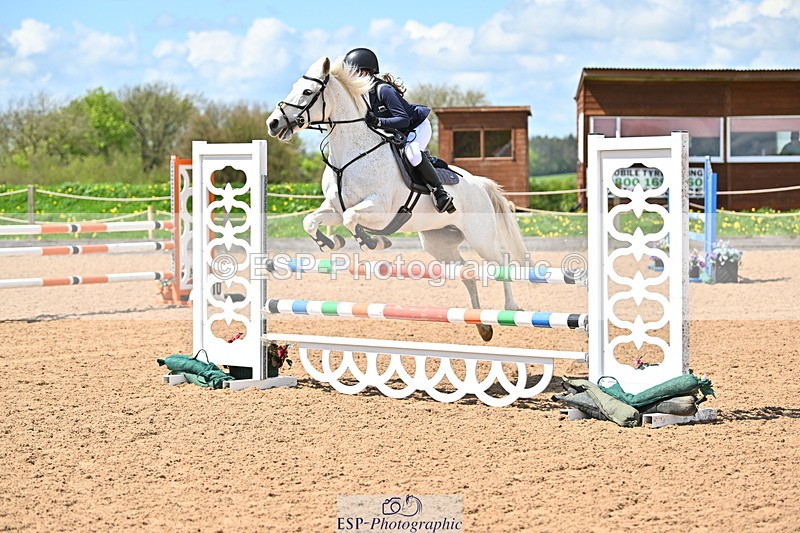 240504A-123844-01607 - Cls 4 Blue Chip Pony Newcomers & 1m Open