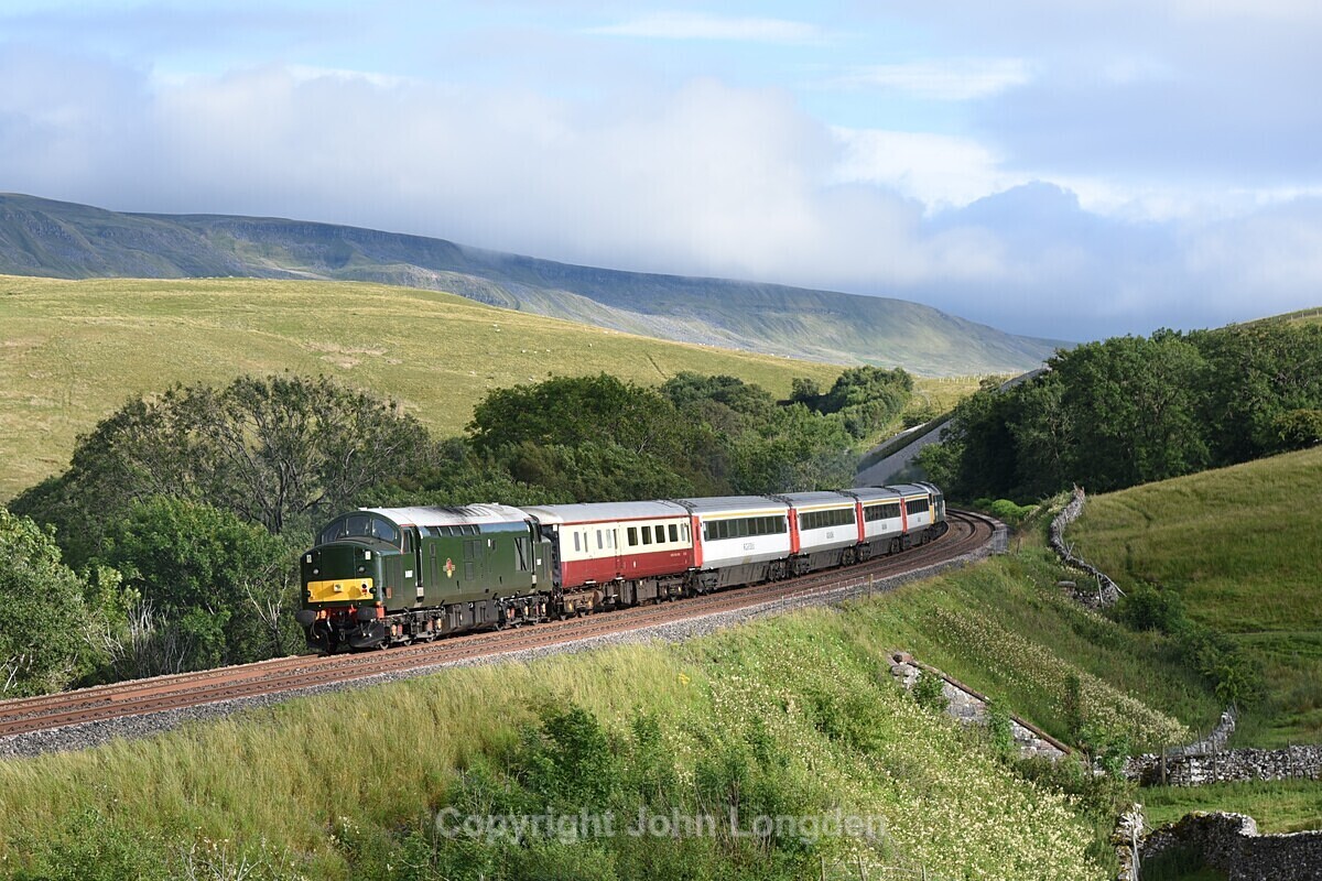 JL - 23.7.20 37521 (D6817) 1Z46 17:58 Appleby - Skipton Birkett Common - Birkett Common (northbound)