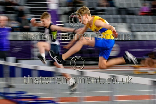 Age26SUN-917913 - Track Male Set One