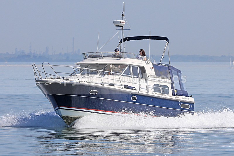 180507 CHRISTYBELLE III 1Y3A0165 - Flybridge Cruisers