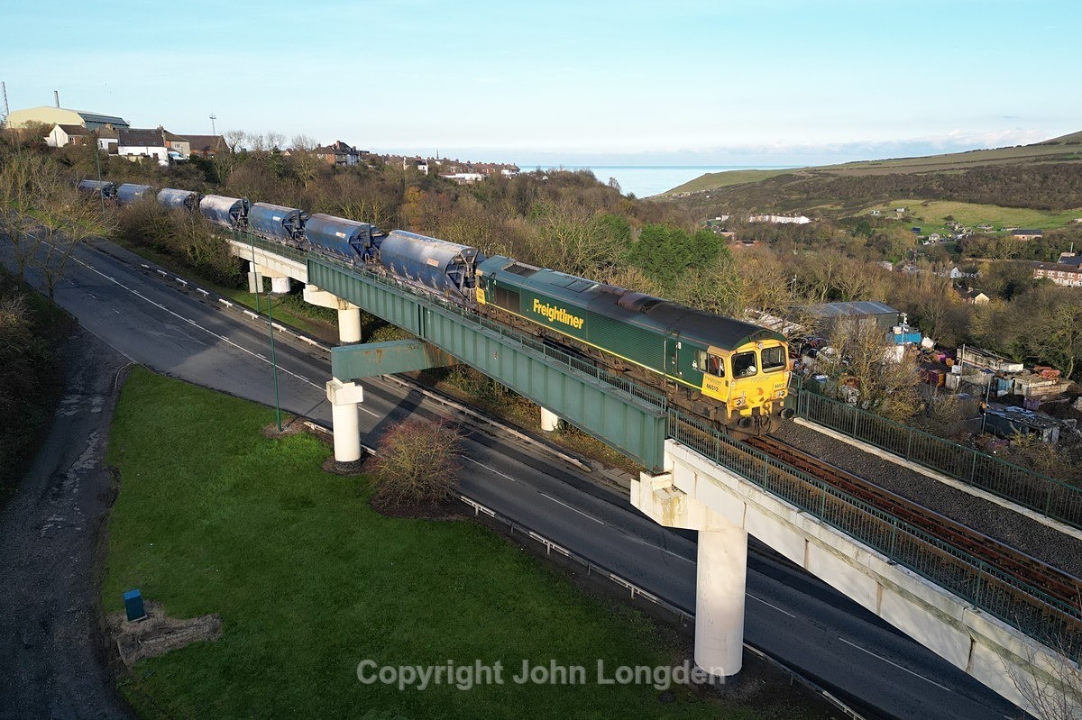 JL - 17.11.23 66512 6F33 Middlesbrough - Boulby, Skinningrove Viaduct - Teesside (west to east)