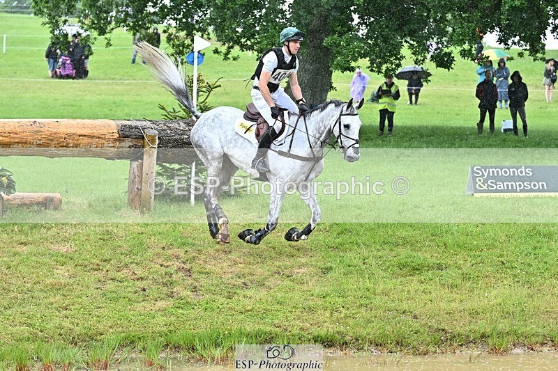 240526-124116-22122 - 404-DEERPAIRC_REVELRY-Max_Warburton