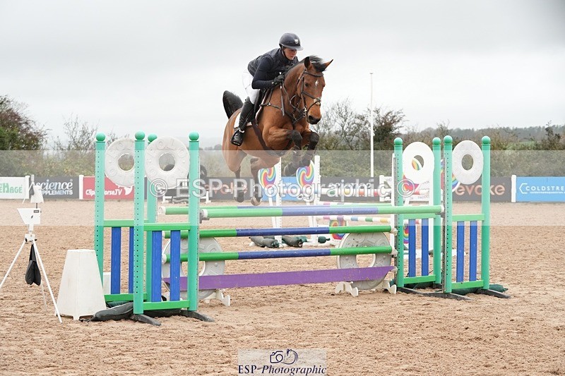 251109-112911-03563 - Cls 20 Newcomers and 1.10m Open