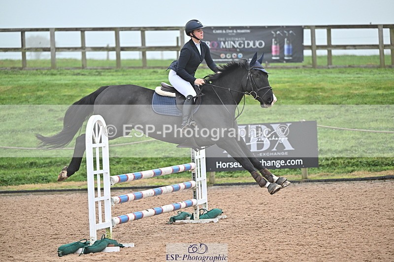 241103A-102044-06618 - SUN Cls 18 British Novice and 90cm Open