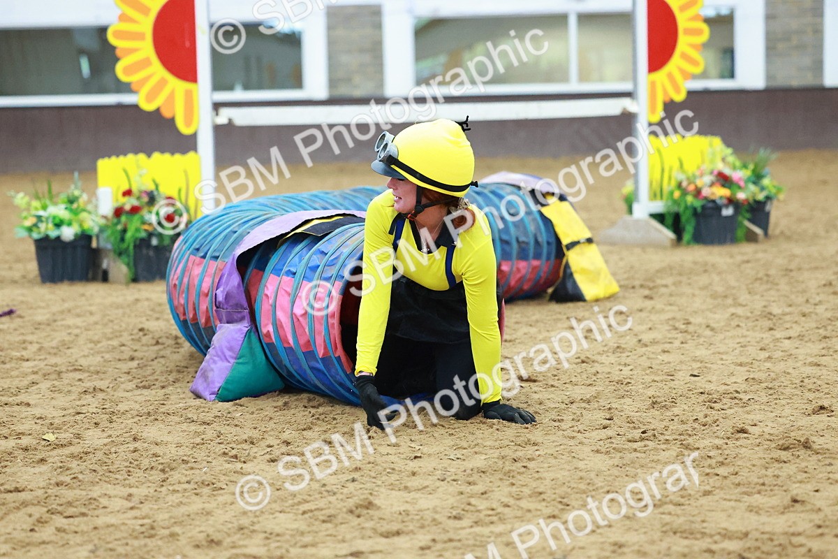 SBM_002328 - Class 3 - Horse & Hound (60cm)