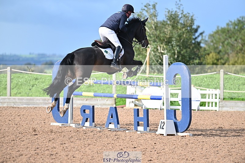 231014A-110114-04279 - Cls 18 Newcomers & 1.10m Open