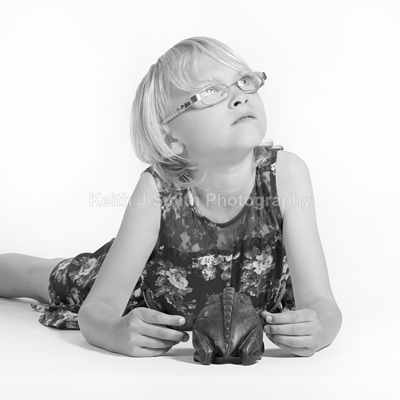 1SKJ6595 - Tina and Kayleigh.