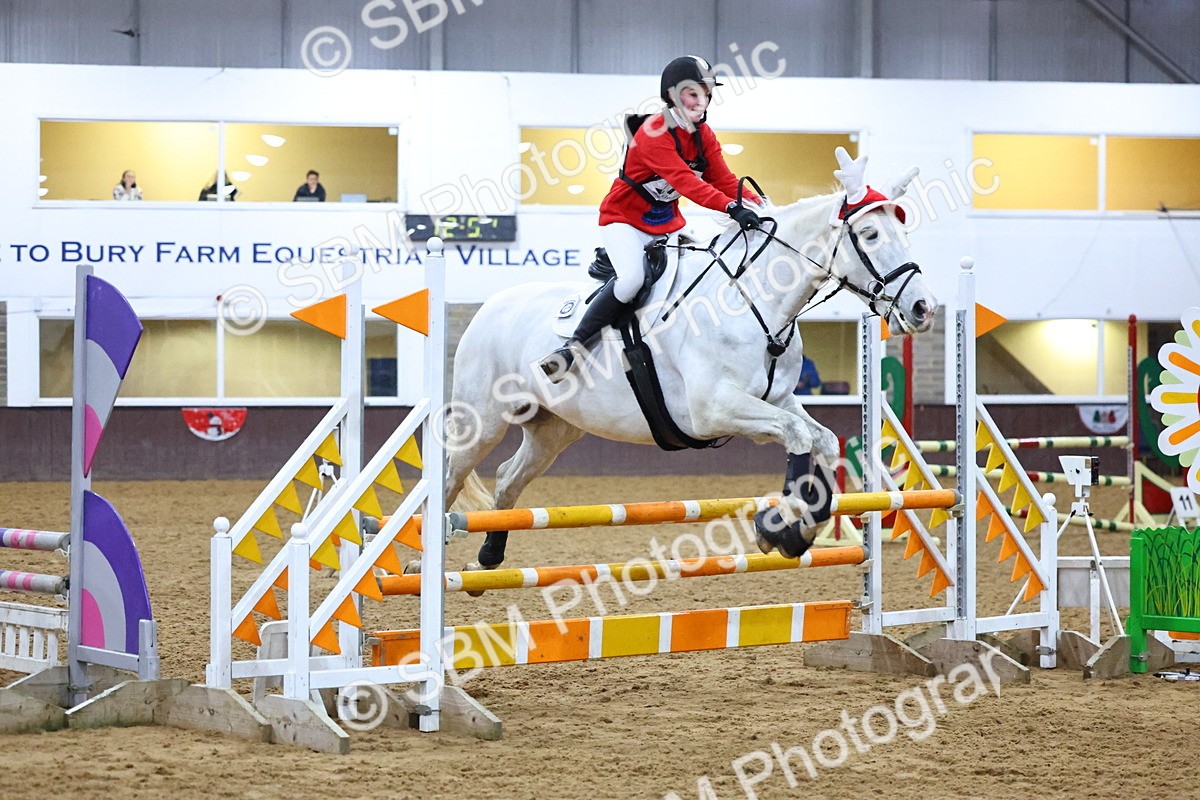 SBM_002610 - Class 6 - Holly & Ivy Stakes - 90cm