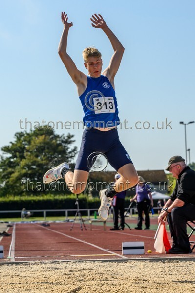 Age25SUN-918487 - Field Male