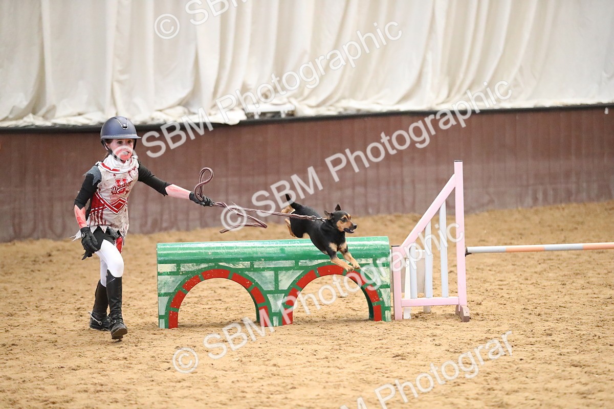 SBM_001382 - Class 3 - Horse & Hound