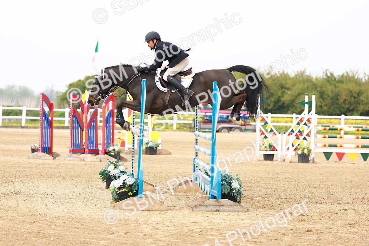  - Class 19 - Senior Foxhunter - 1.20m