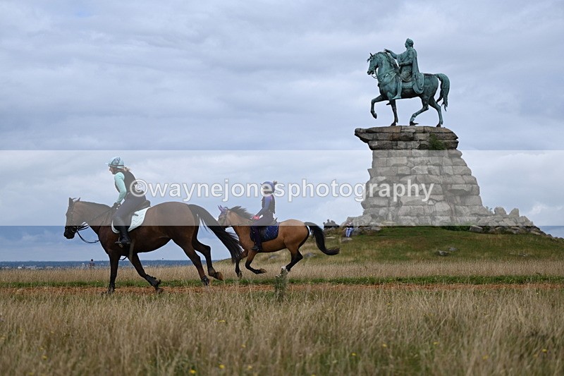 DSC_6182 - Time at Statue 12:17 to 12:44
