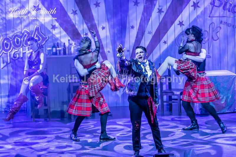 7KJS0070 - Ambition show team