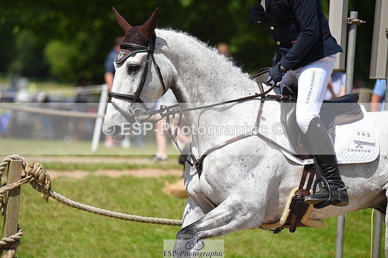 230528-113106-15248 - 302-EN_TARO_DES_VERNIER-Oliver_Townend-SUNTrotUp+SJ