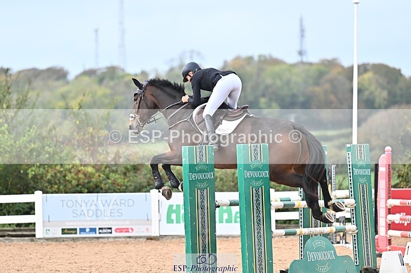 261014-125131-00502 - Cls  05 Snr Newcomers & 1.10m Open