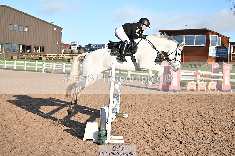 231210A-132600-02588 - Cls 20 Newcomers & 1.10m Open