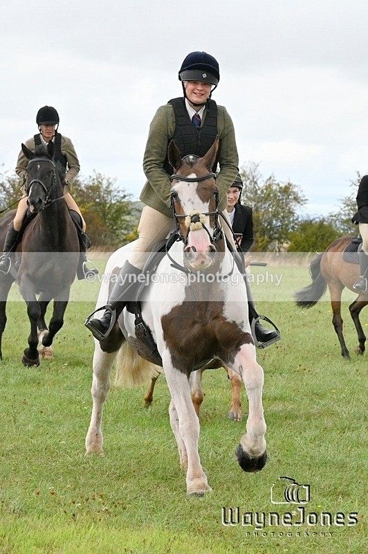 WJ7_0972 - Berks & Bucks Hound Exercise Blewbury 13-09-26