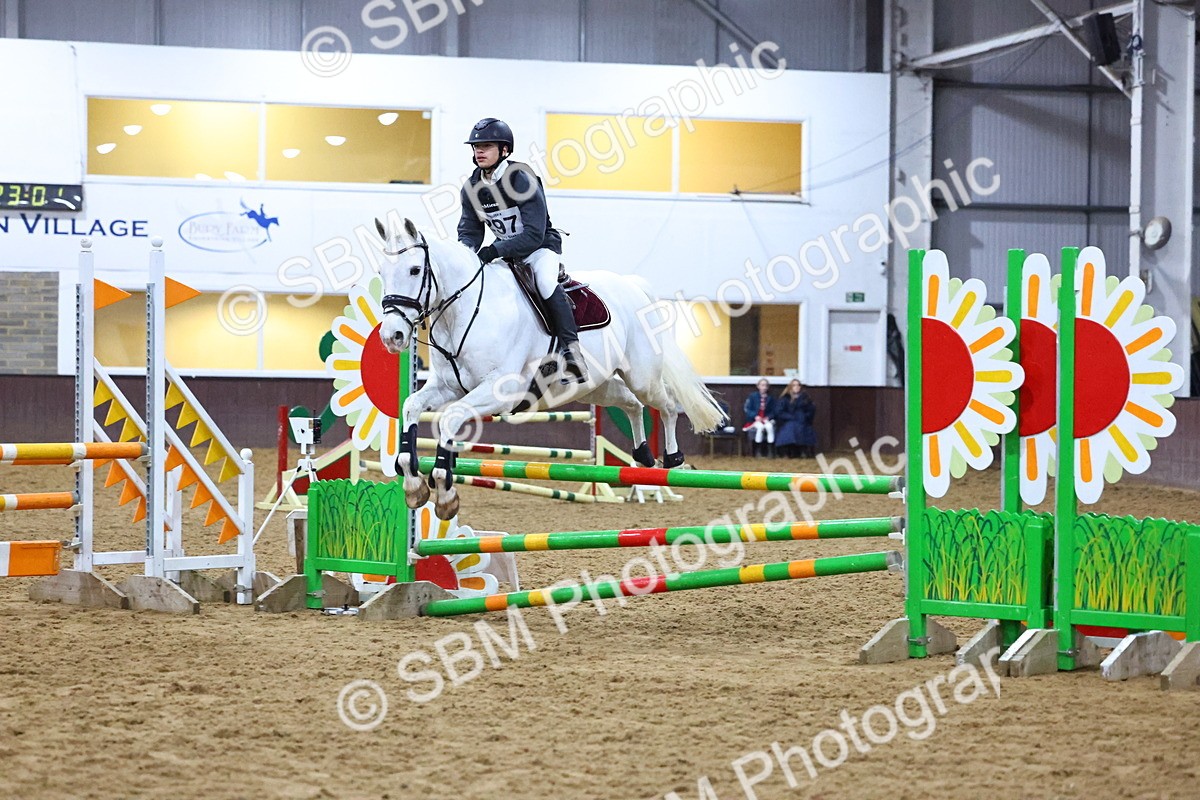 SBM_002858 - Class 6 - Holly & Ivy Stakes - 90cm