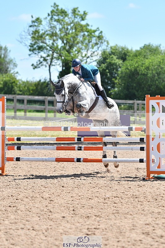 240609A-125004-05382 - Cls 18 Snr Newcomers and 1.10m Open