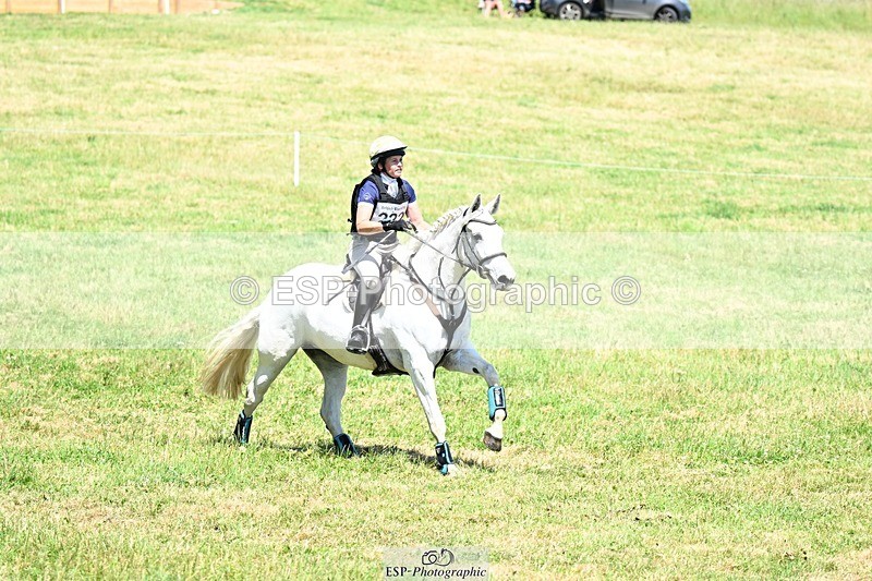 240629X-144307-4331 - 222-Kate_Jupp-CARROWNURLAUR_PRIDE