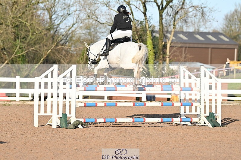 231210A-132546-02586 - Cls 20 Newcomers & 1.10m Open