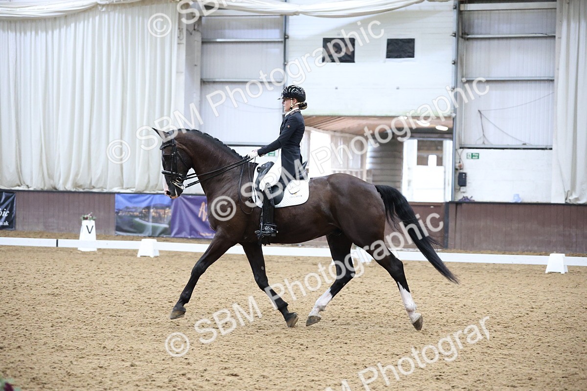 SBM_004666 - Class 9 - FEI Inter 1 Gold - 16.59-17.47