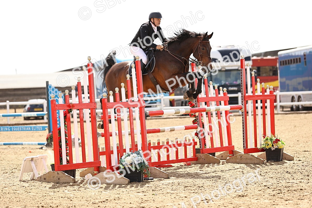 SBM_009644 - Class 8 - Senior Newcomers - 1.10  Open