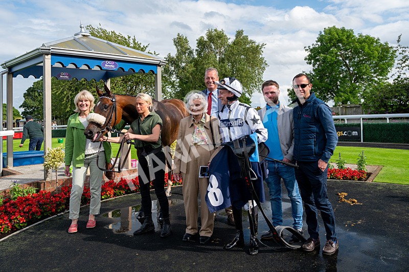 160724-Race 6-Blufferonthebus-9886 - Race 6