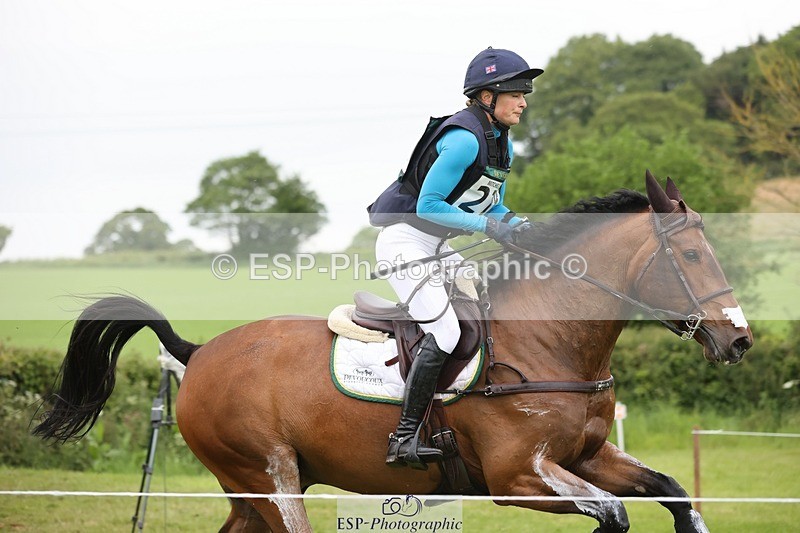 240525-174325-18299 - 278-DSH_MR_D-Caroline_Harris