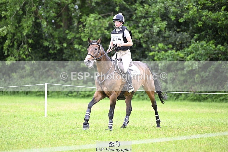 250524A-164952-14615 - C-274-Bizzy.Loffet-LONGBROOK.CHILLI.FLOWER