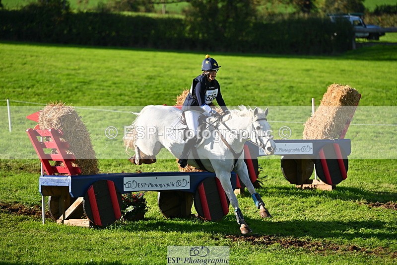 251025A-151048-21384 - G-526-Helen.Hickson