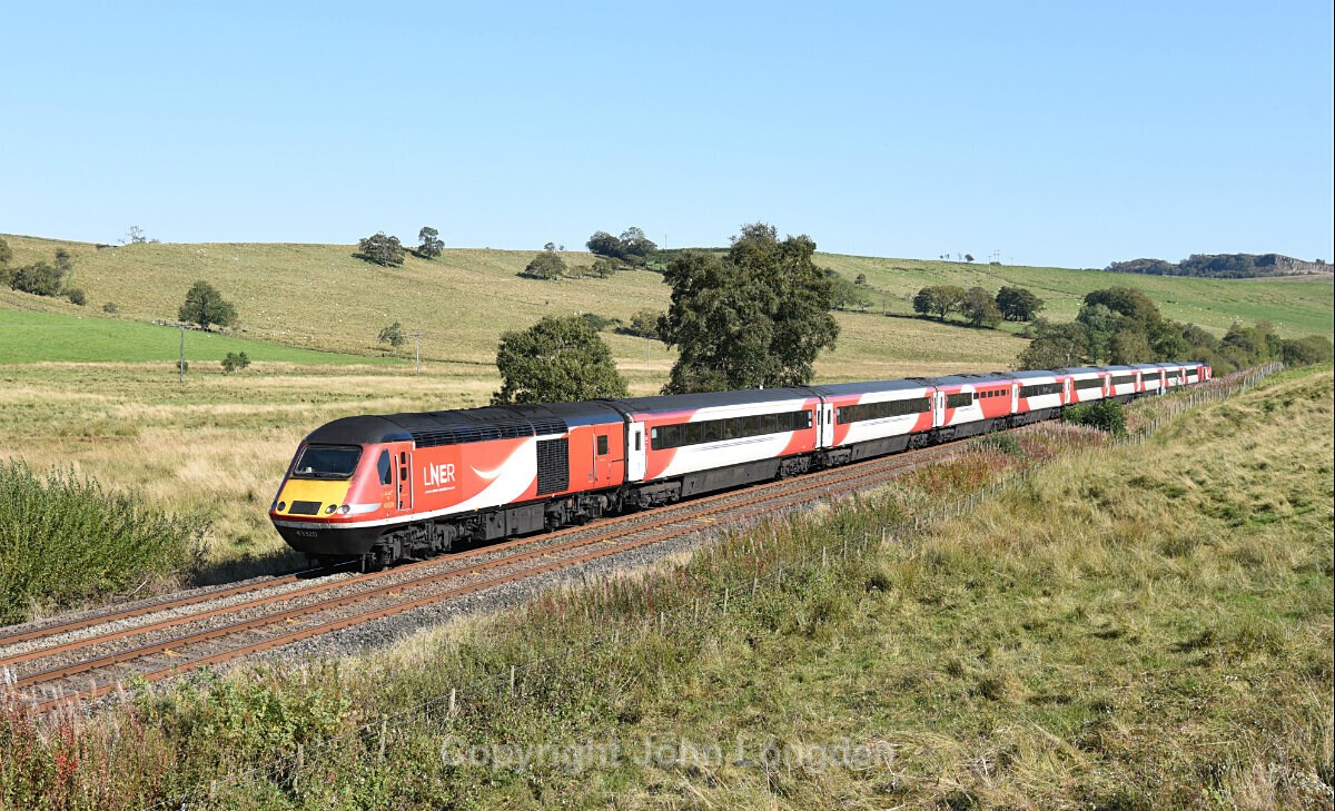 JL - 21.9.19 43320 1E19 09:52 Aberdeen - Kings Cross, Burnt Walls - Tyne Valley (west to east)