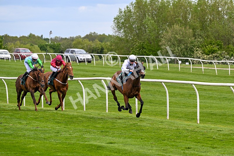 110526-Race 3-Laravie-0668 - Race 3 3.30pm Mick Rose Turns 70 Handicap