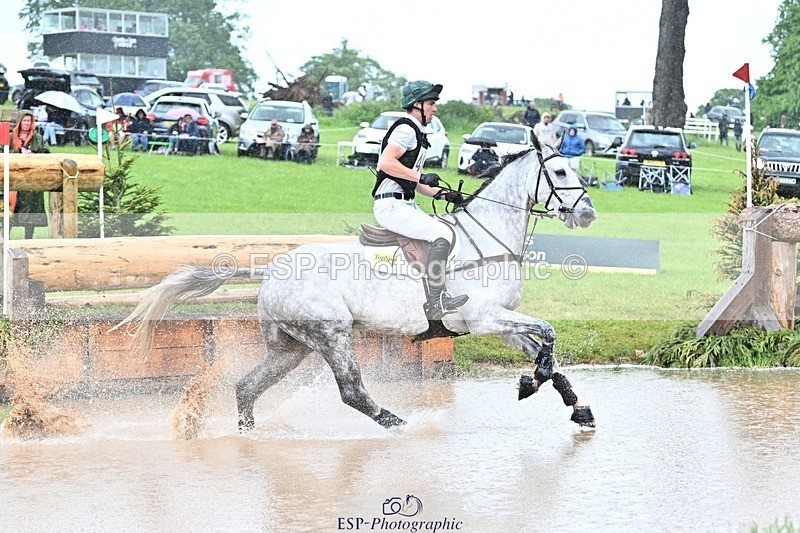 240526-124118-22126 - 404-DEERPAIRC_REVELRY-Max_Warburton