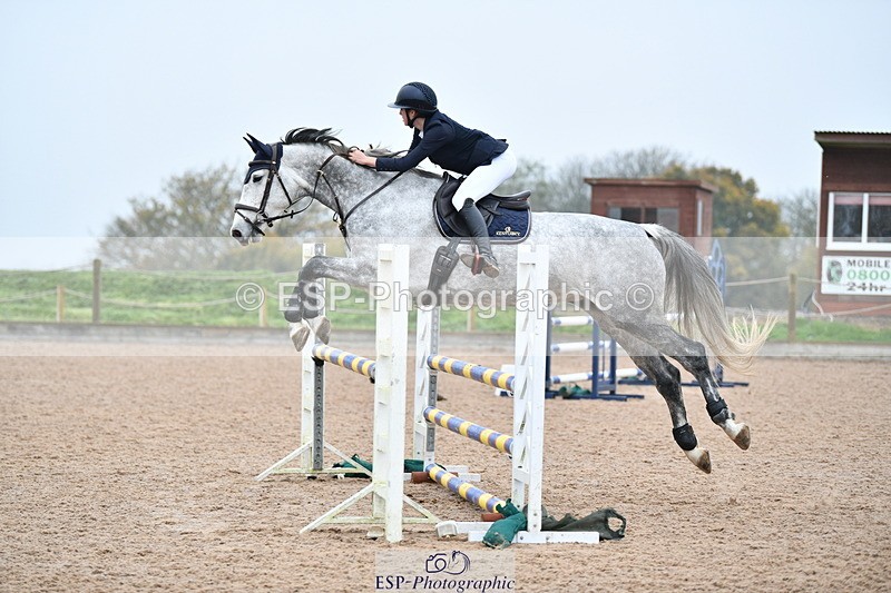 241102A-104929-04108 - SAT Cls 9 British Novice and 90cm Open