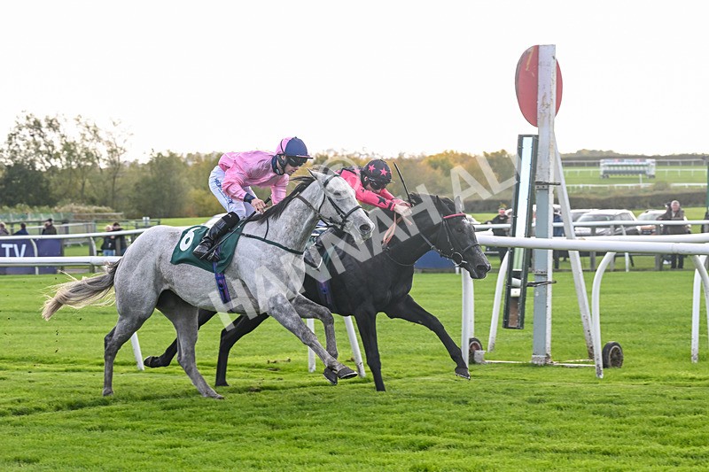 281025-Race 1-Control Room-0622 - Race 1