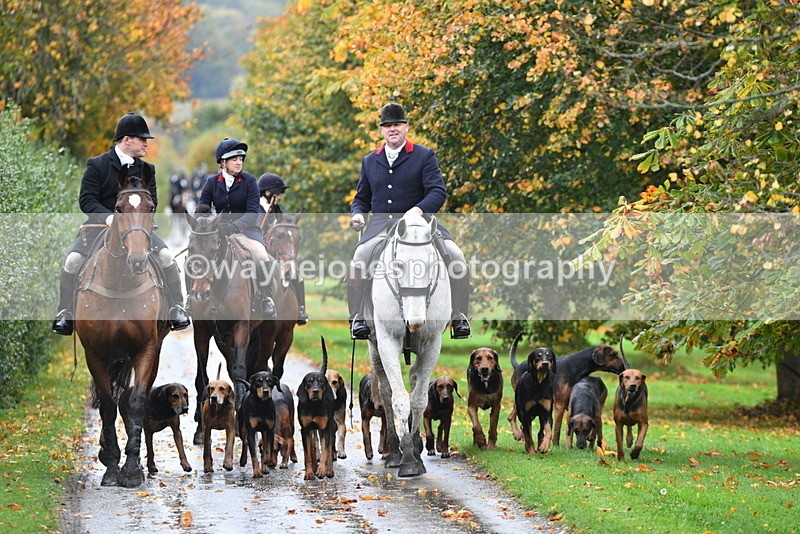WJ5_6076 - B&B walk back for Hunt Tea !