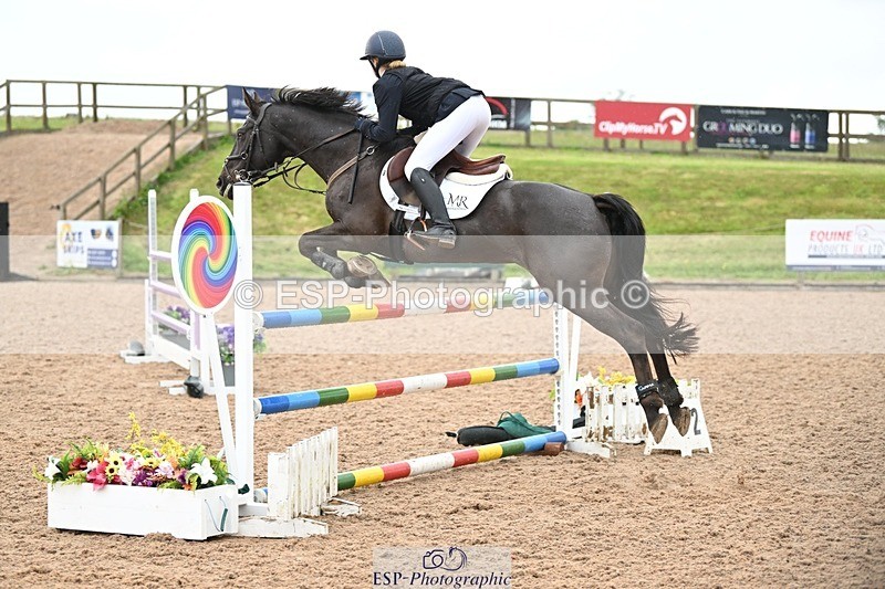 250607-130604-01148 - Cls 13 Pony Foxhunter and 1.10m