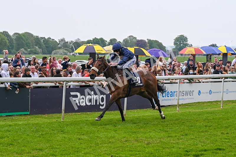 060524-Race 4-Powdering-6601 - Race 4