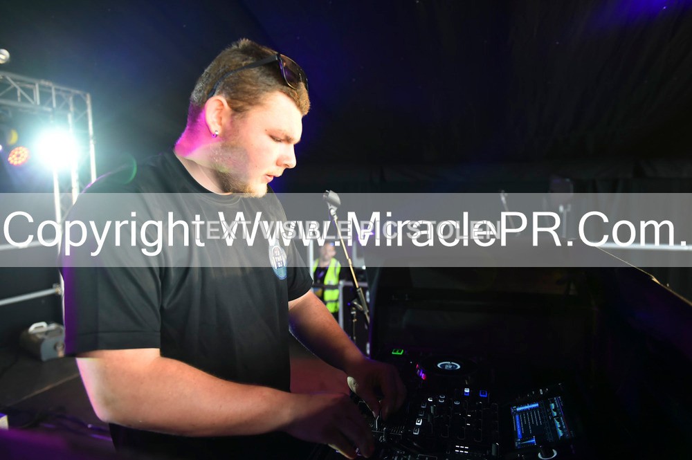 SH4_9968 - Tj the DJ