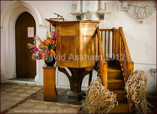 Pulpit - Leica Digilux 2