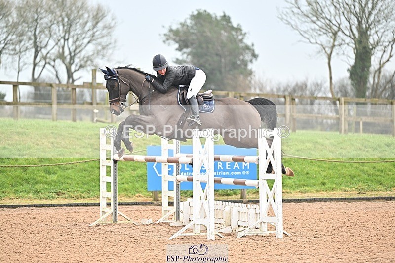 250122-140122-00556 - Cls 6 Foxhunter and 1.20m
