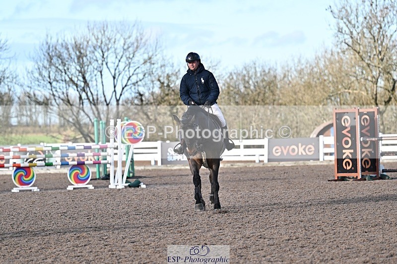 251203-132405-00695 - Cls 4 Newcomers and 1.10m Open