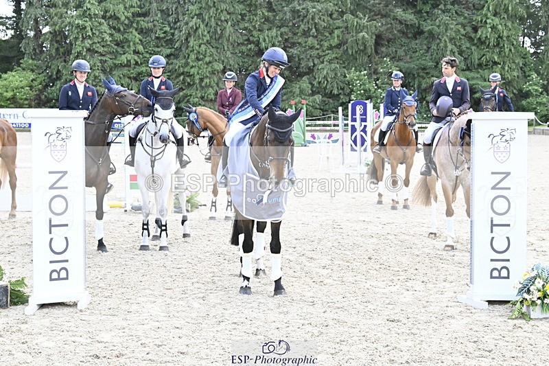 250525A-161200-18522 - Presentations Section C CCI 2 Star Long