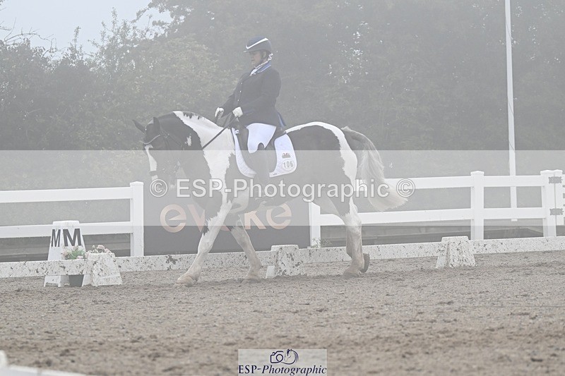 250907-150137-09013 - 106-Lucy.HamblettGalliano.Gold.Dust