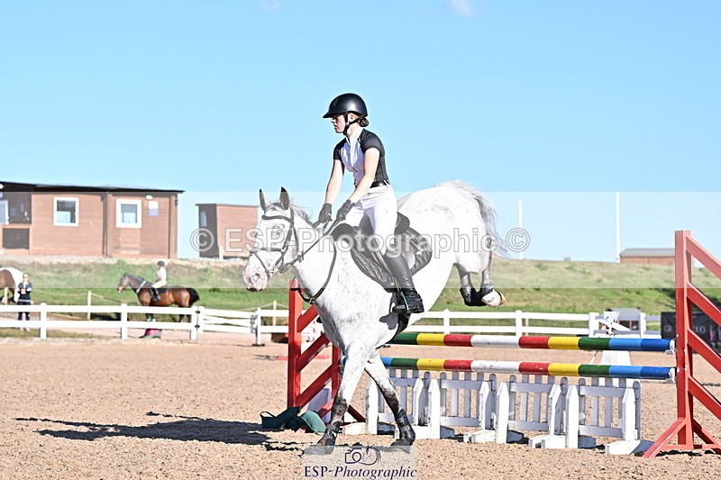 250708A-183240-00564 - 90cm Classes