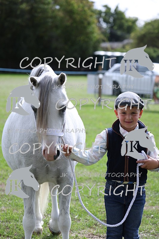 APP_2924 - Class 10a/b M&M in hand