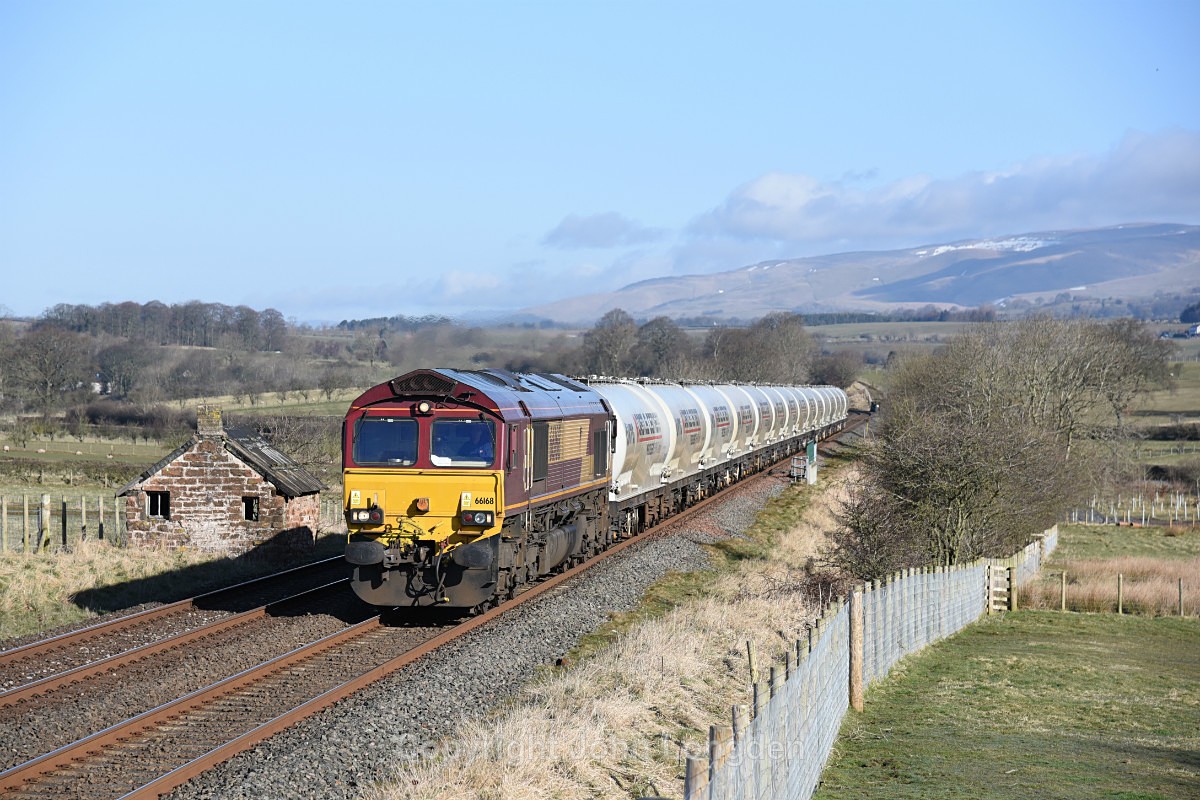 JL - 26.3.18 66168 4M00 Mossend - Clitheroe. Town End Farm - Town End Farm