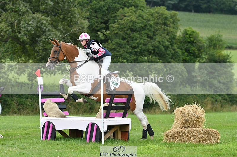 240804-152810-17649 - 657-Althea_Bleekman-SHOVERN_ON_ICE