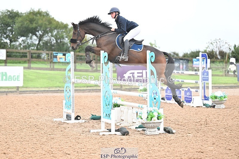 251003-131620-01068 - Cls 3 Foxhunter and 1.20m